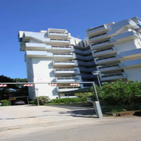 Beachside Bliss Cozy One-bedroom Flat - Beahost Apartment